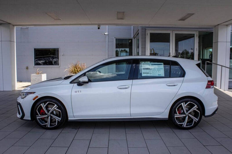 2025 Volkswagen Golf GTI SE