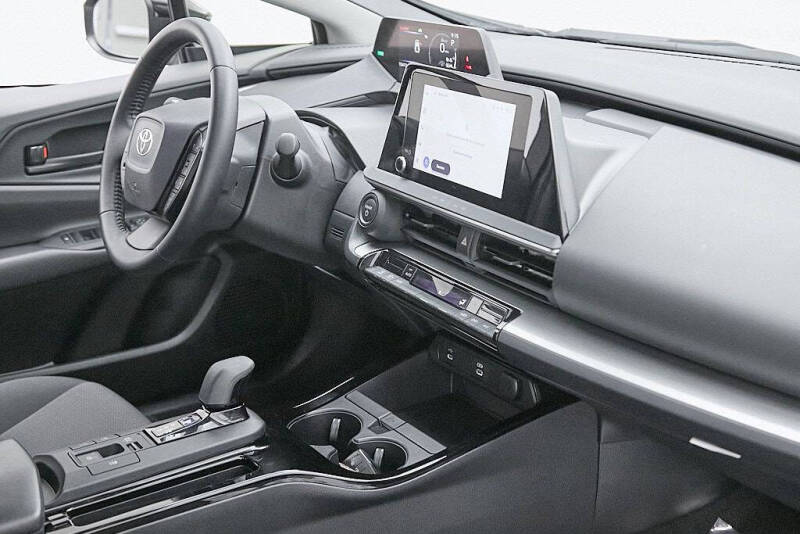 2025 Toyota Prius LE