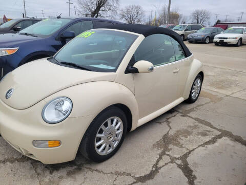 2004 Volkswagen New Beetle Convertible for sale at Chuck's Sheridan Auto in Mount Pleasant WI