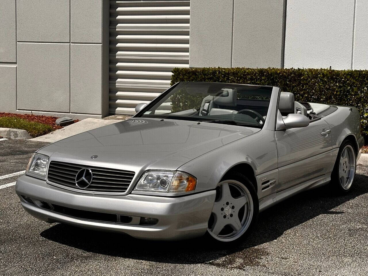 2000 Mercedes-Benz SL-Class  - $15,900