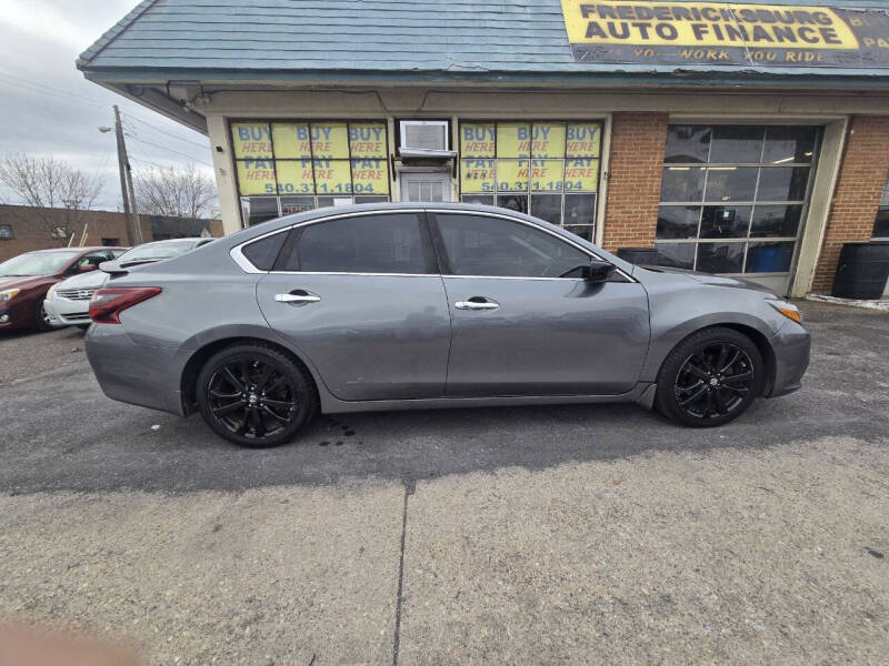 2017 Nissan Altima SR's photo