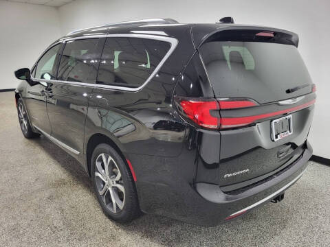 2025 Chrysler Pacifica Pinnacle