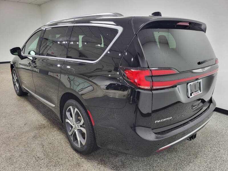 2025 Chrysler Pacifica Pinnacle