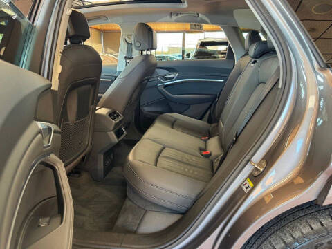 2021 Audi e-tron quattro Premium