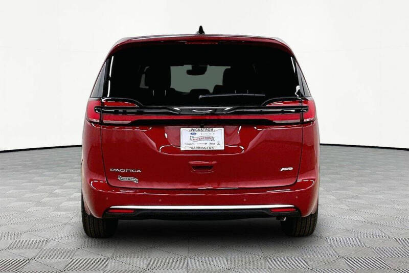 2027 Chrysler Pacifica Select