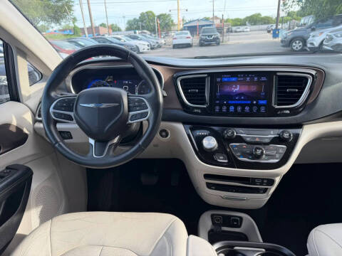 2017 Chrysler Pacifica Touring-L Plus