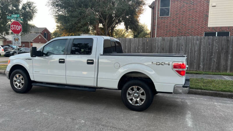 2011 Ford F-150 XLT photo 2