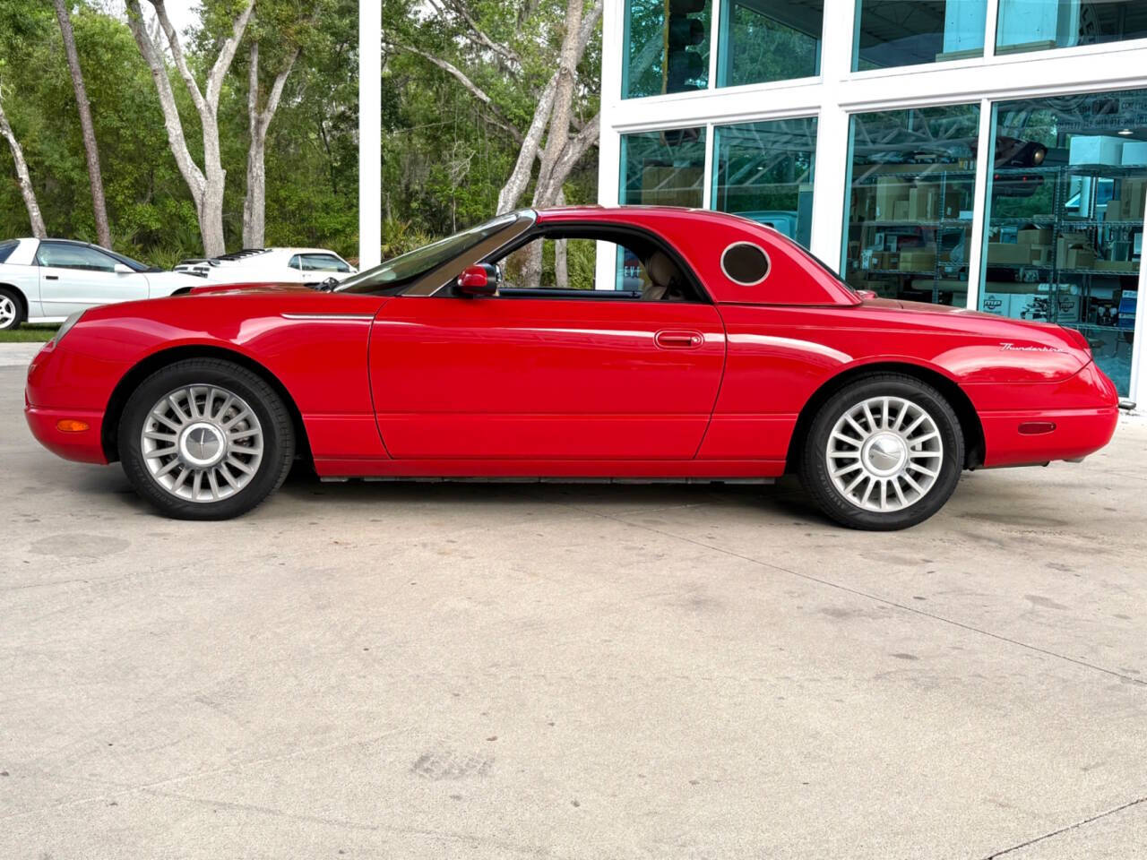 2005 Ford Thunderbird 23
