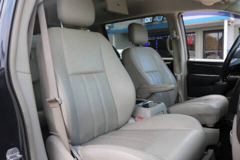 2013 Chrysler Town and Country Touring-L