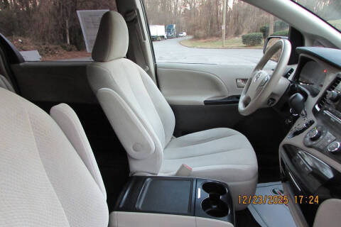 2012 Toyota Sienna LE 8-Passenger