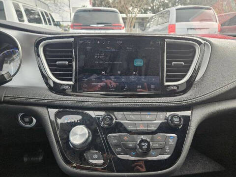 2024 Chrysler Pacifica Touring