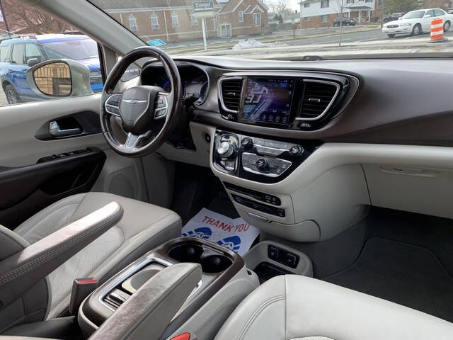 2017 Chrysler Pacifica Touring-L Plus