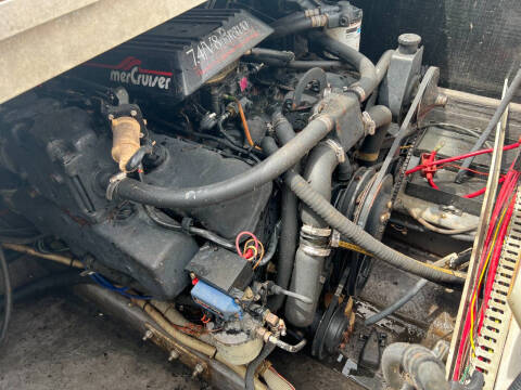 1990 Regal Commodore 265 Cabin Cruiser