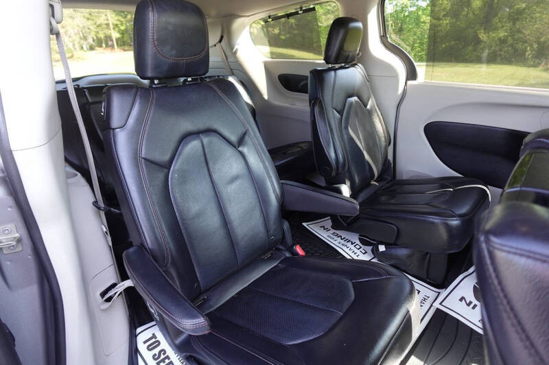 2017 Chrysler Pacifica Touring-L Plus