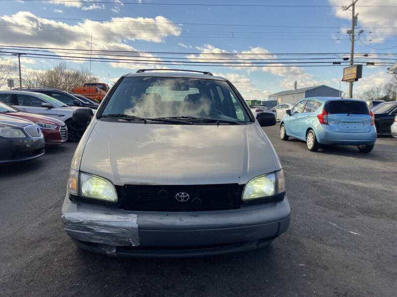 2000 Toyota Sienna LE