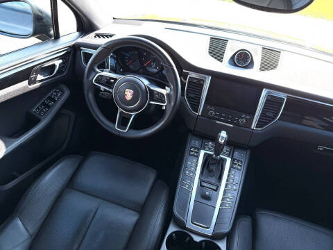 2017 Porsche Macan