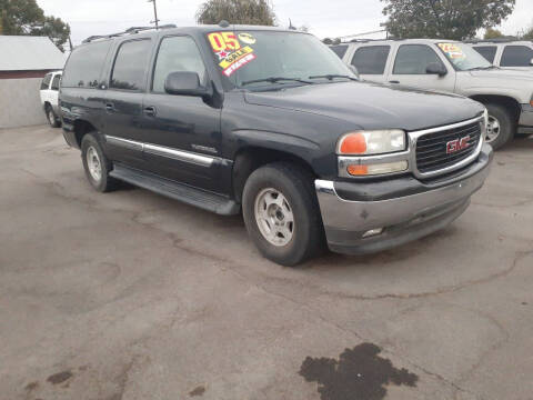 2005 GMC Yukon XL for sale at COMMUNITY AUTO in Fresno CA