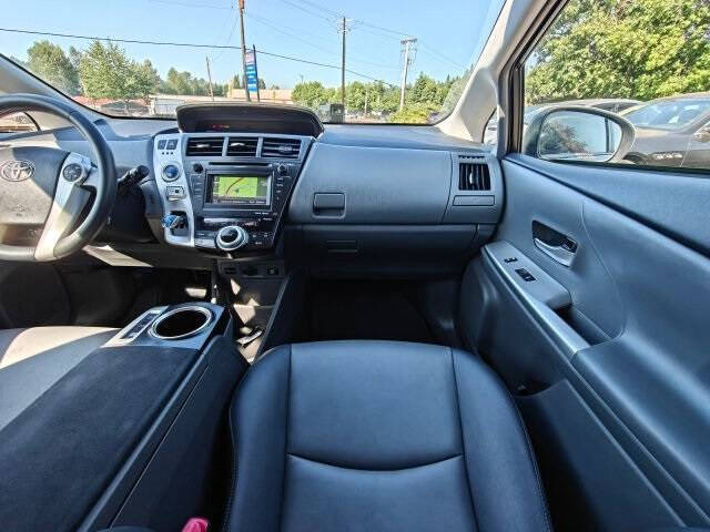 2013 Toyota Prius v Five