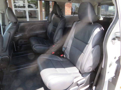 2017 Toyota Sienna SE 8-Passenger
