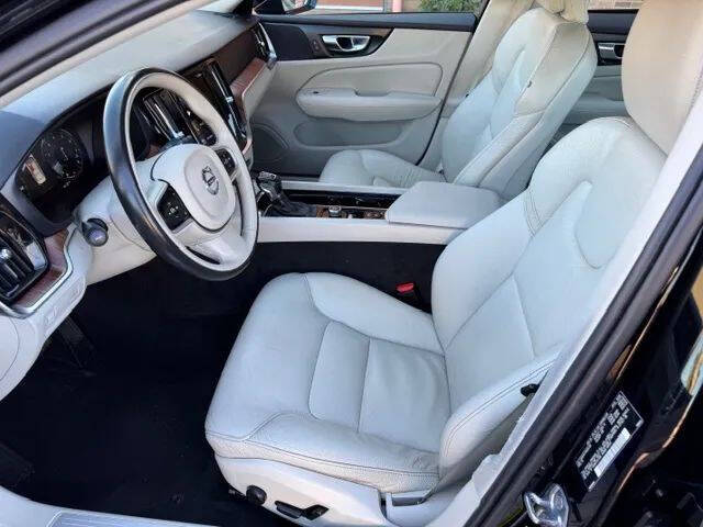 2021 Volvo S60 T5 Momentum