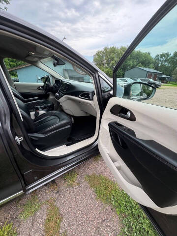 2017 Chrysler Pacifica Touring-L