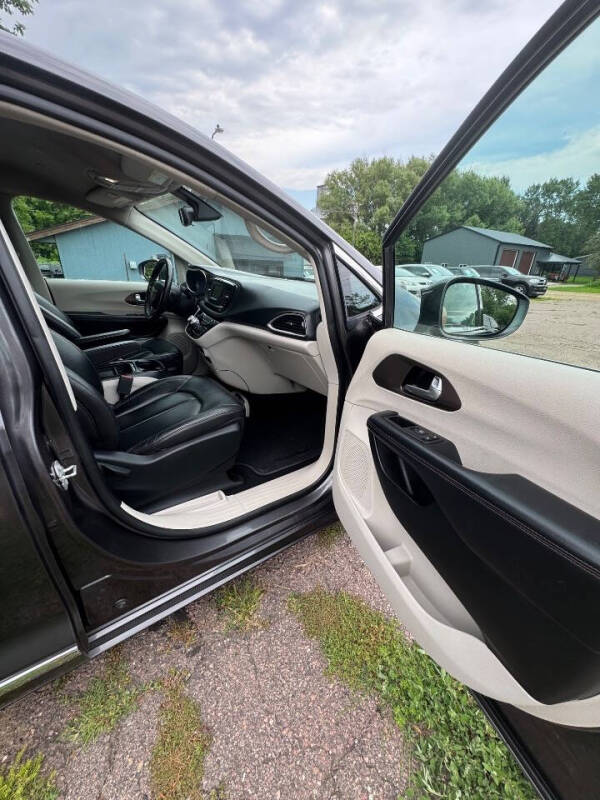 2017 Chrysler Pacifica Touring-L