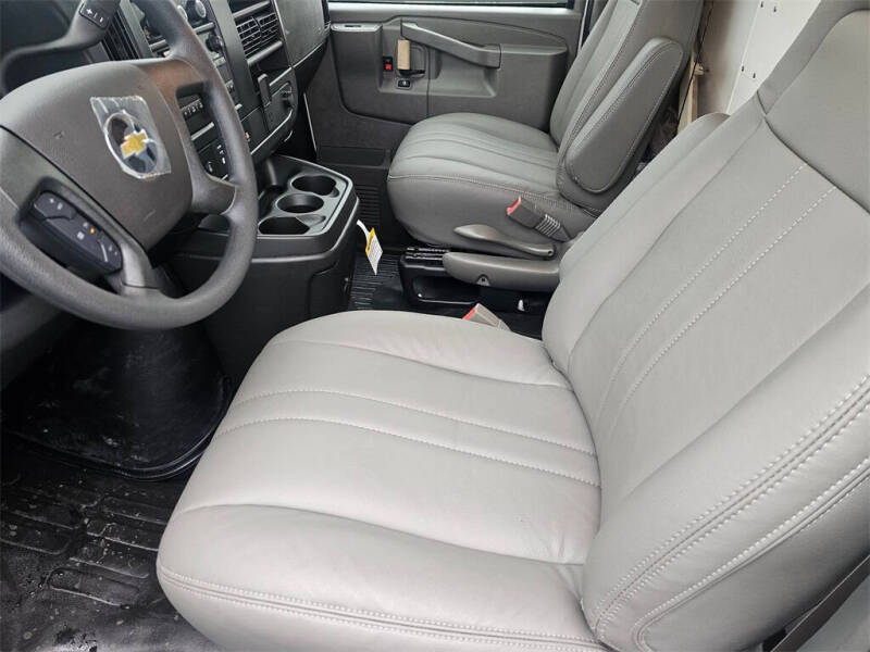 2025 Chevrolet Express 2500