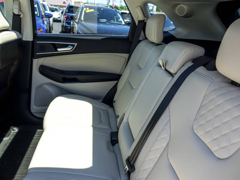 2023 Ford Edge Titanium