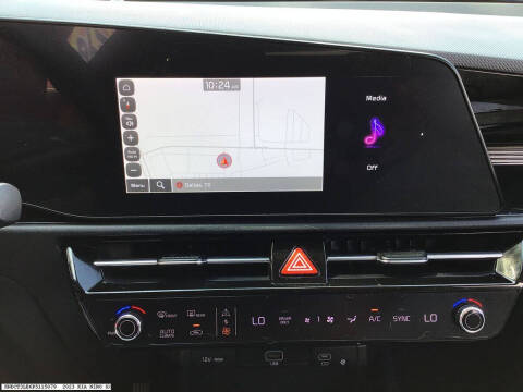 2023 Kia Niro SX