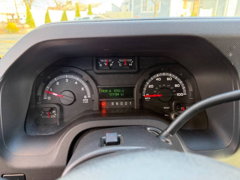 2011 Ford E-Series E-350 SD XLT