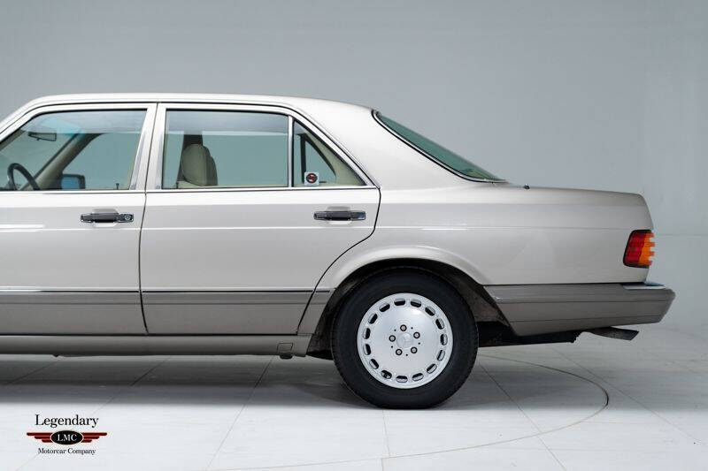 1991 Mercedes-Benz 300-Class