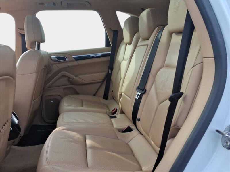 2014 Porsche Cayenne Platinum