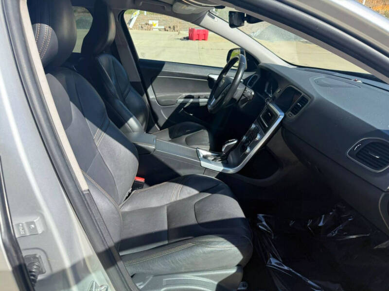 2018 Volvo V60 Cross Country T5 Platinum