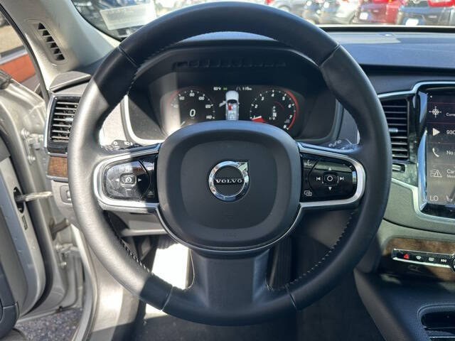 2016 Volvo XC90 T6 Momentum