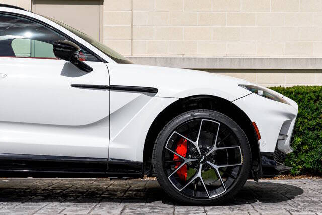 2025 Aston Martin DBX 707