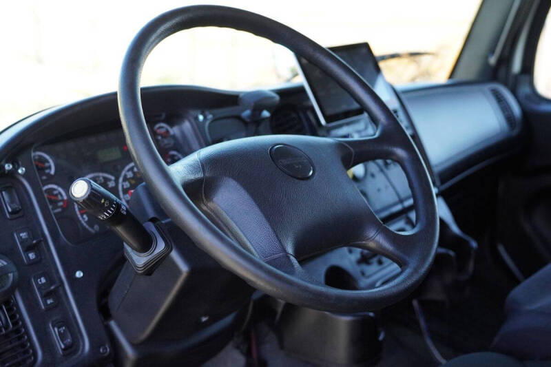 2016 Freightliner M2 106