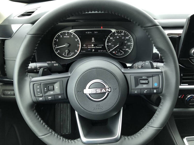 2025 Nissan Pathfinder SV