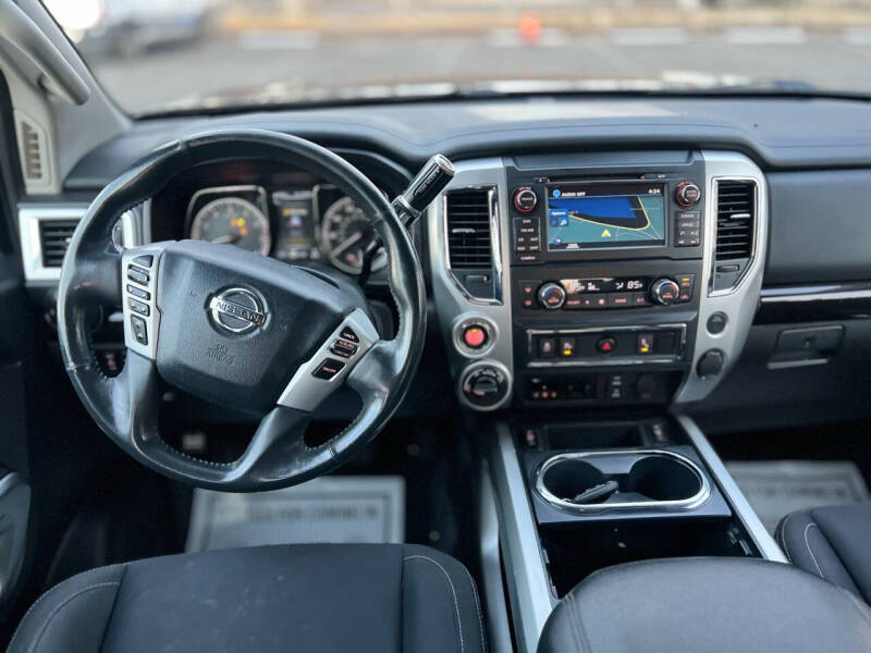 2017 Nissan Titan SV photo 13