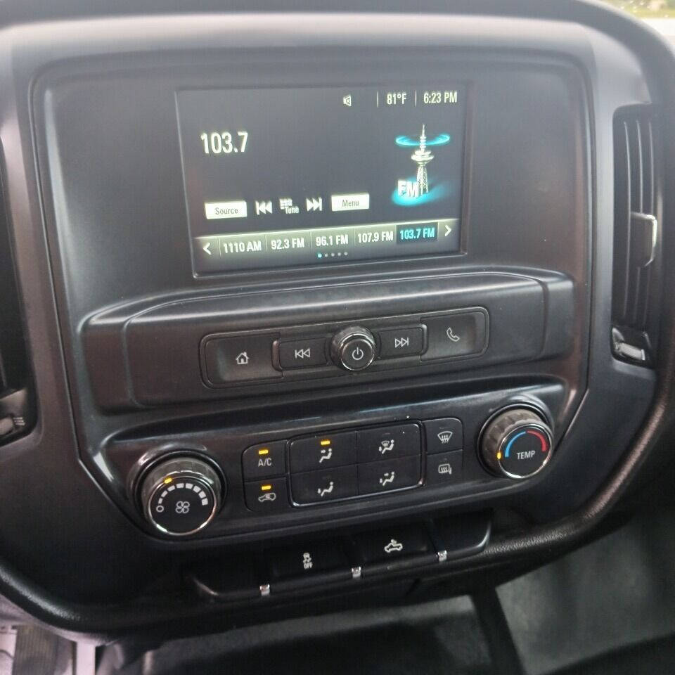 2018 Chevrolet Silverado Pickup - $15,950