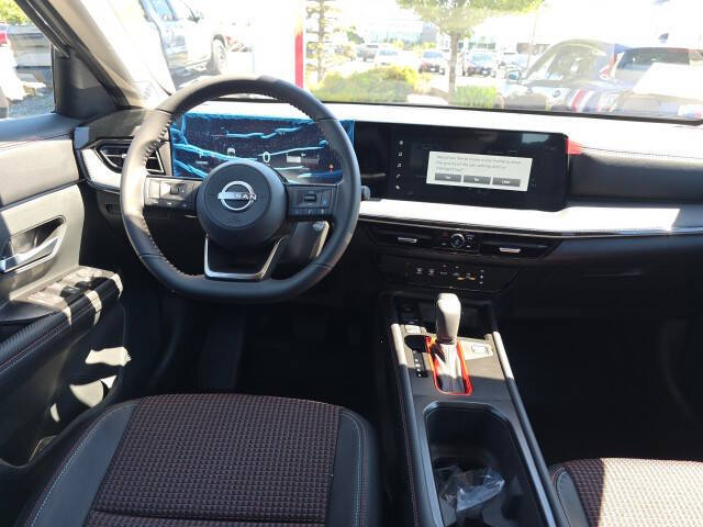 2025 Nissan Kicks SR