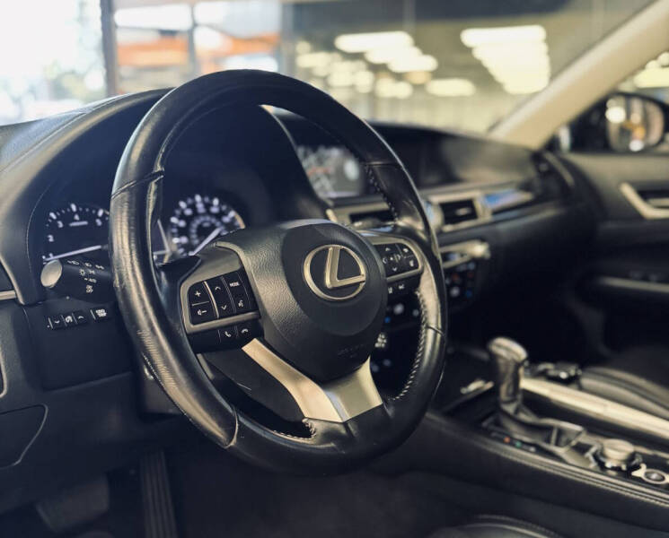 2017 Lexus GS 200t