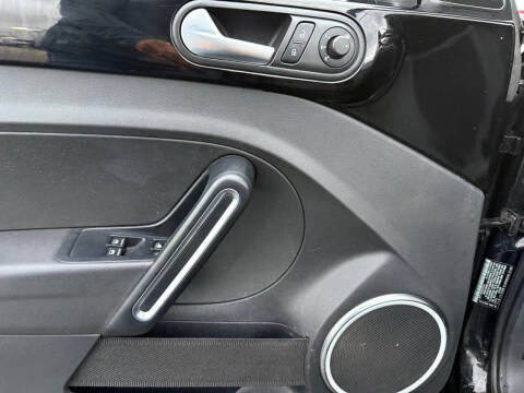 2013 Volkswagen Beetle Convertible 2.5L 50s Edition