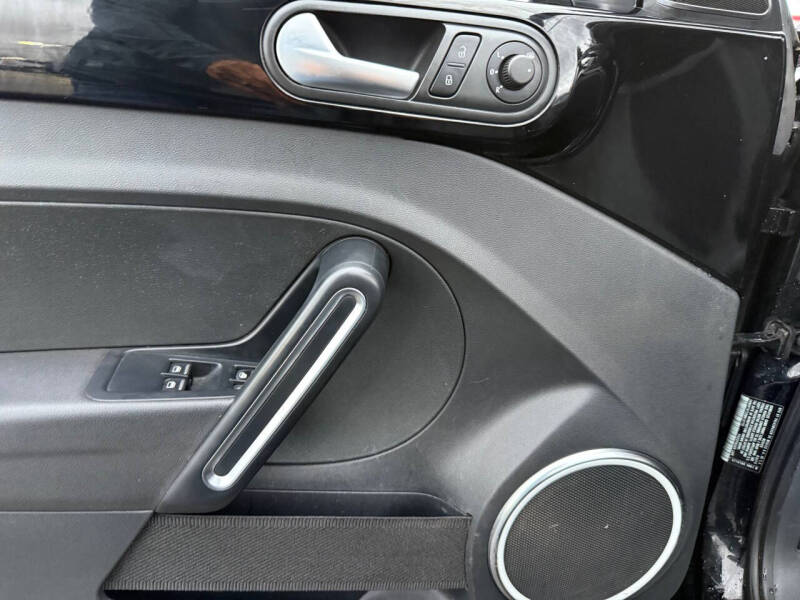 2013 Volkswagen Beetle Convertible 2.5L 50s Edition