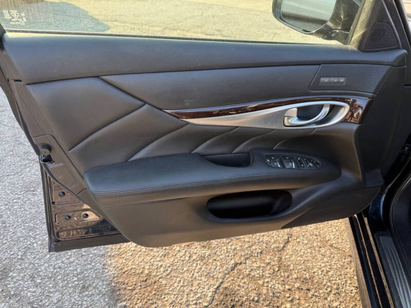 2015 Infiniti Q70 3.7