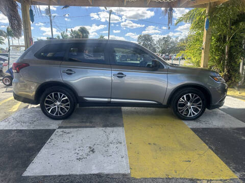2017 Mitsubishi Outlander ES
