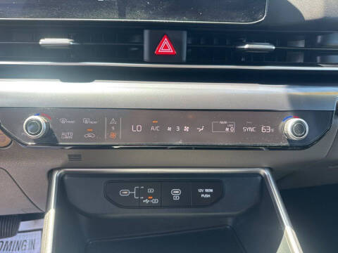 2025 Kia Carnival LXS