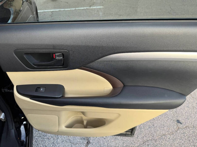 2015 Toyota Highlander LE