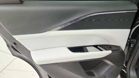 2024 Cadillac LYRIQ Luxury 1