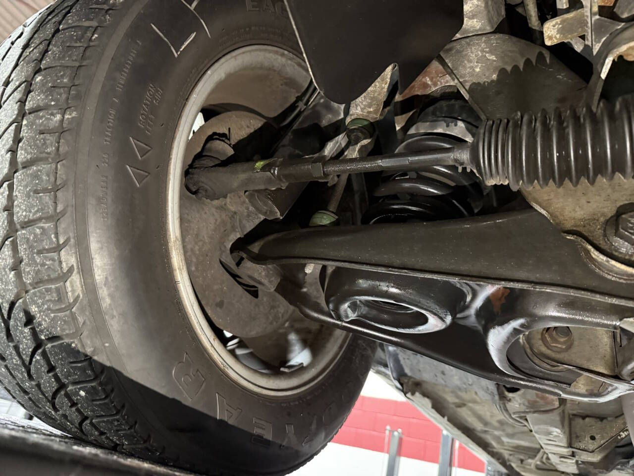 1988 Ford Thunderbird 38