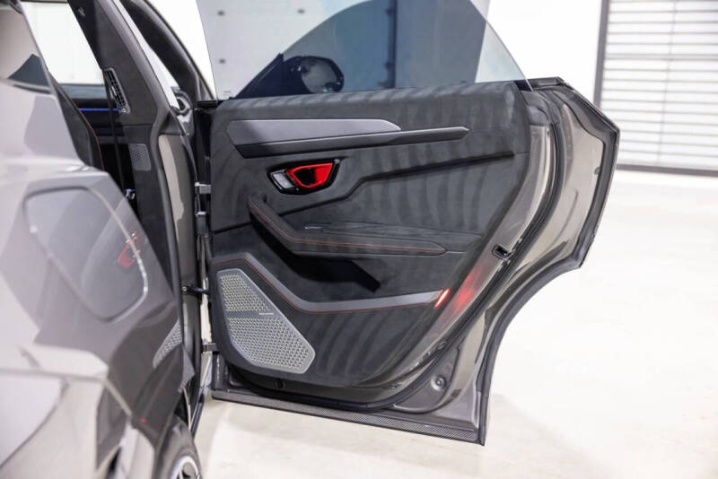 2023 Lamborghini Urus Performante